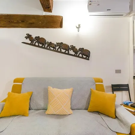 Portici Antichi Monolocale A 5 Min Dal Duomo Appartement *