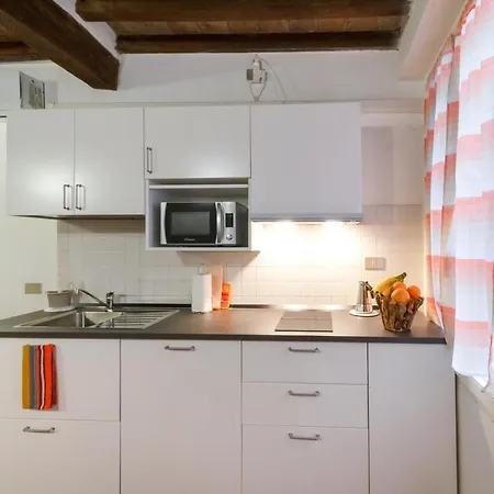 Portici Antichi Monolocale A 5 Min Dal Duomo Appartement Parma